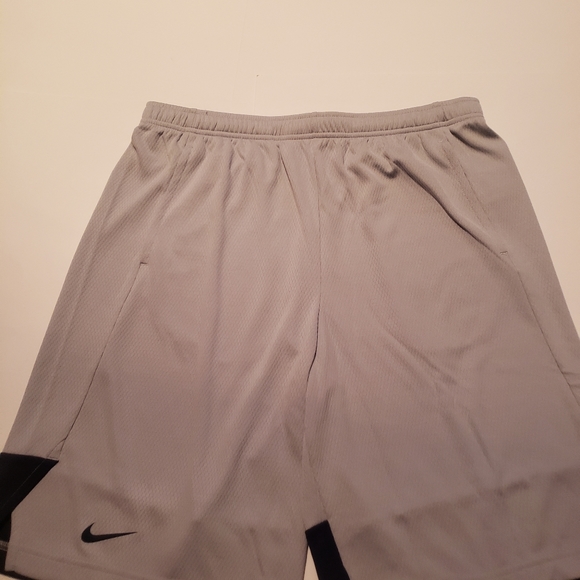 Nike Basketball Shorts Grey - Picture 12 of 16